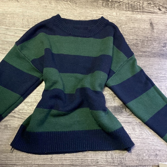 blue and green sweater - Picture 3 of 4